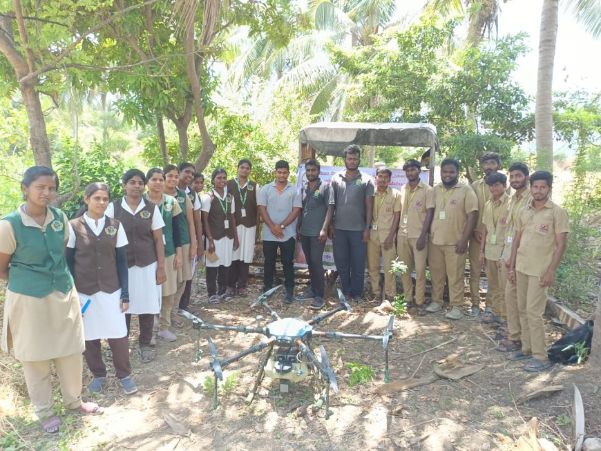 நெல் பயிருக்கு ட்ரோன் மூலம் மருந்து தெளித்த வேளாண் கல்லூரி மாணவர்கள்