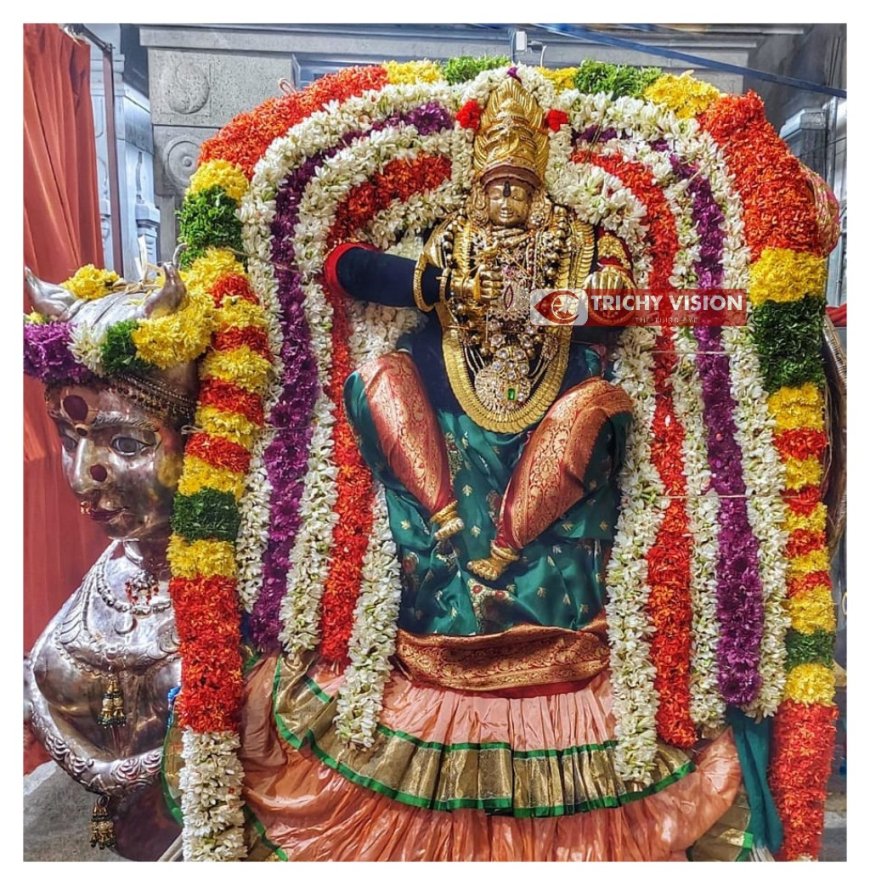 சமயபுரம் மாரியம்மன் கோவிலில் பஞ்சப்பிரகார விழா - அம்மன் வெள்ளிக் காமதேனு வாகனத்தில் திருவீதி உலா.