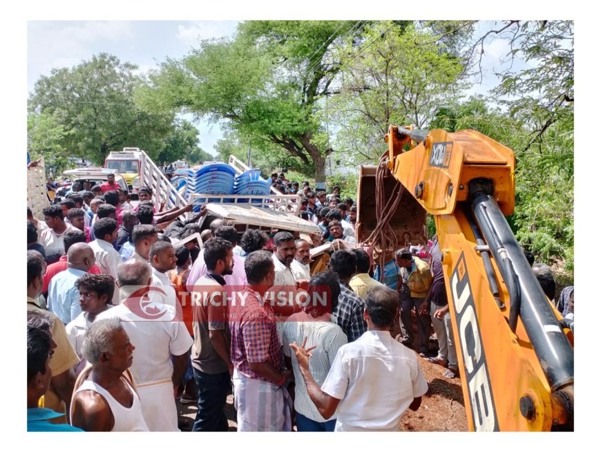 திருச்சி அருகே விபத்து - வேனில் சிக்கிய 2 பெண்கள் ஆக்சிஜன் கொடுத்து மீட்பு