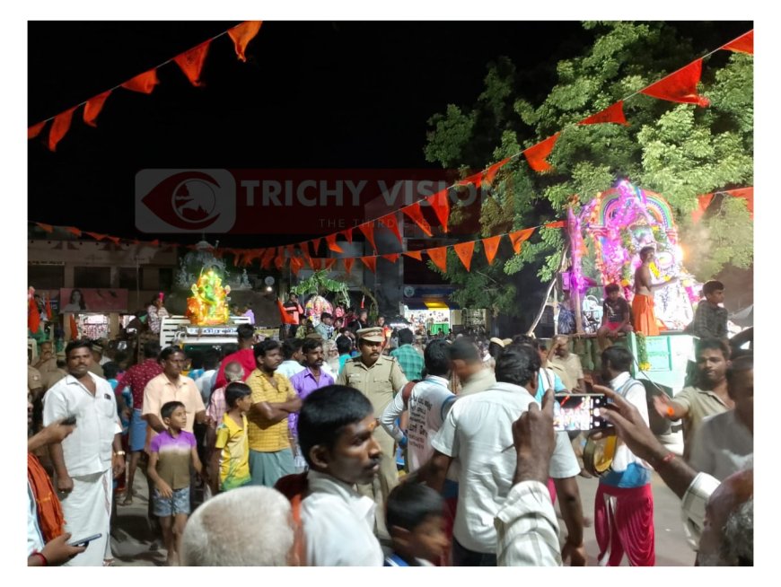 பலத்த போலீஸ் பாதுகாப்புடன் நடைபெற்ற விநாயகர் சிலை ஊர்வலம்