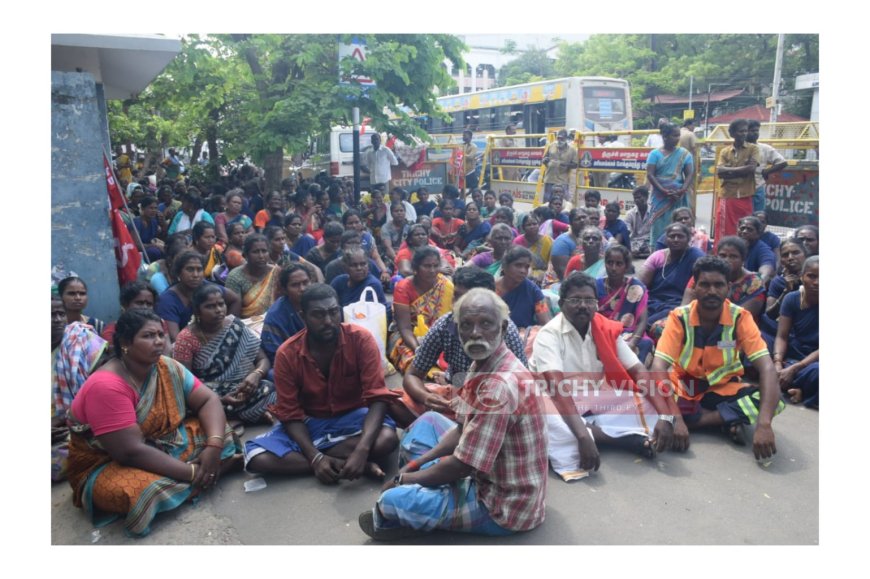 தீபாவளி போனஸ் வழங்க கோரி தூய்மை பணியாளர்கள் காத்திருப்பு போராட்டம்.