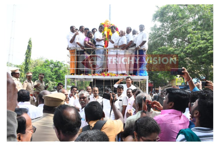 வ.உ.சி நினைவு நாள் -  திமுக திருச்சி தெற்கு மாவட்டத்தினர் மாலை அணிவிப்பு