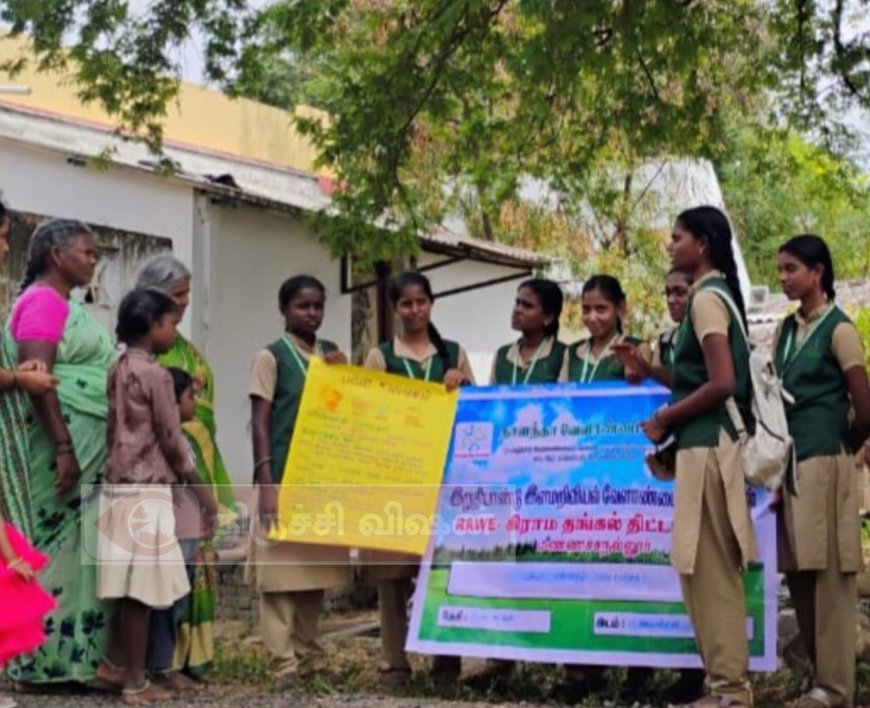 திருப்பைஞ்சீலி விவசாயிகளுக்கு பயோ என்சைம் செய்முறையை விளக்கிய வேளாண் மாணவிகள்