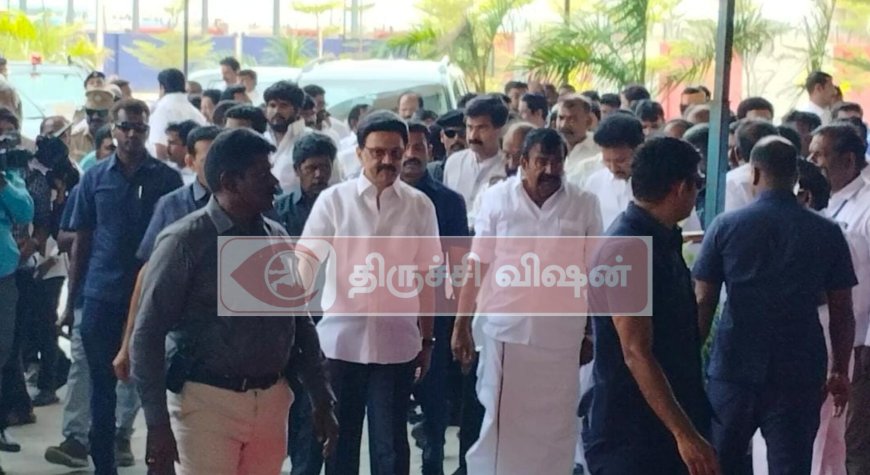 அரசு விழாவில் கலந்து கொள்வதற்காக தமிழ்நாடு முதலமைச்சர் விமான மூலம் திருச்சி வந்தடைந்தார்