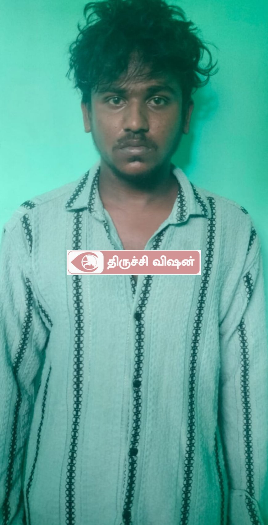 கார் வாஷிங் கடையில் கத்தியைக் காட்டி மிரட்டி பணம் பறிப்பு