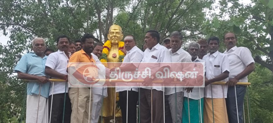 திருச்சி நேரு சிலை சுற்றி மதுபான பாட்டில்கள்- நினைவு தினம் தெரியாது எனக் கூறிய மாநகராட்சி அதிகாரி- காங்கிரஸ்சார் கொந்தளிப்பு
