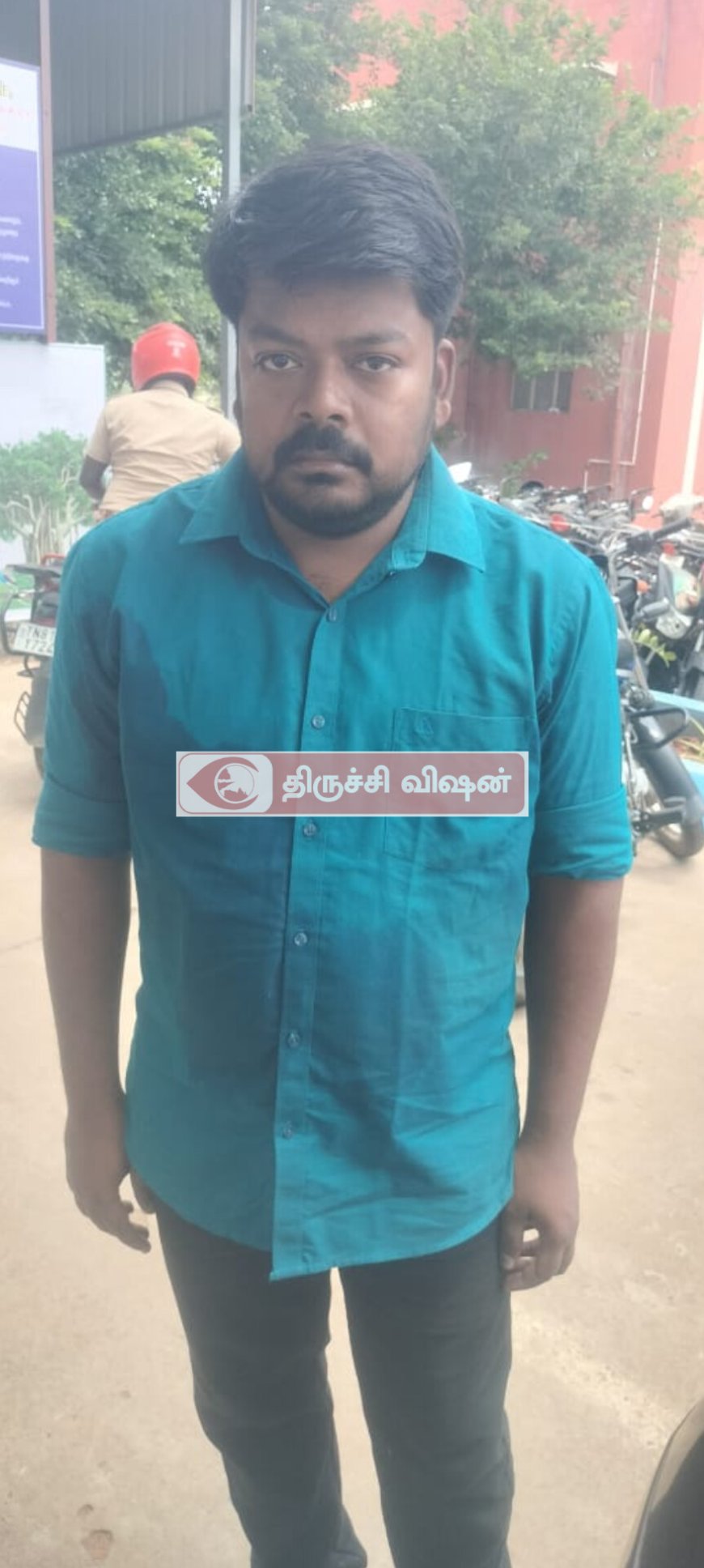 அரிசி மில்லின் அடைத்து வைத்துள்ள லாரியை மீட்டுத்தரக்கோரி புகார்