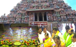 திருப்பதி கோவிலிருந்து ஸ்ரீரங்கம் அரங்கநாதர்  மற்றும் தாயாருக்கு வஸ்திர மரியாதை இன்று வழங்கப்பட்டது.