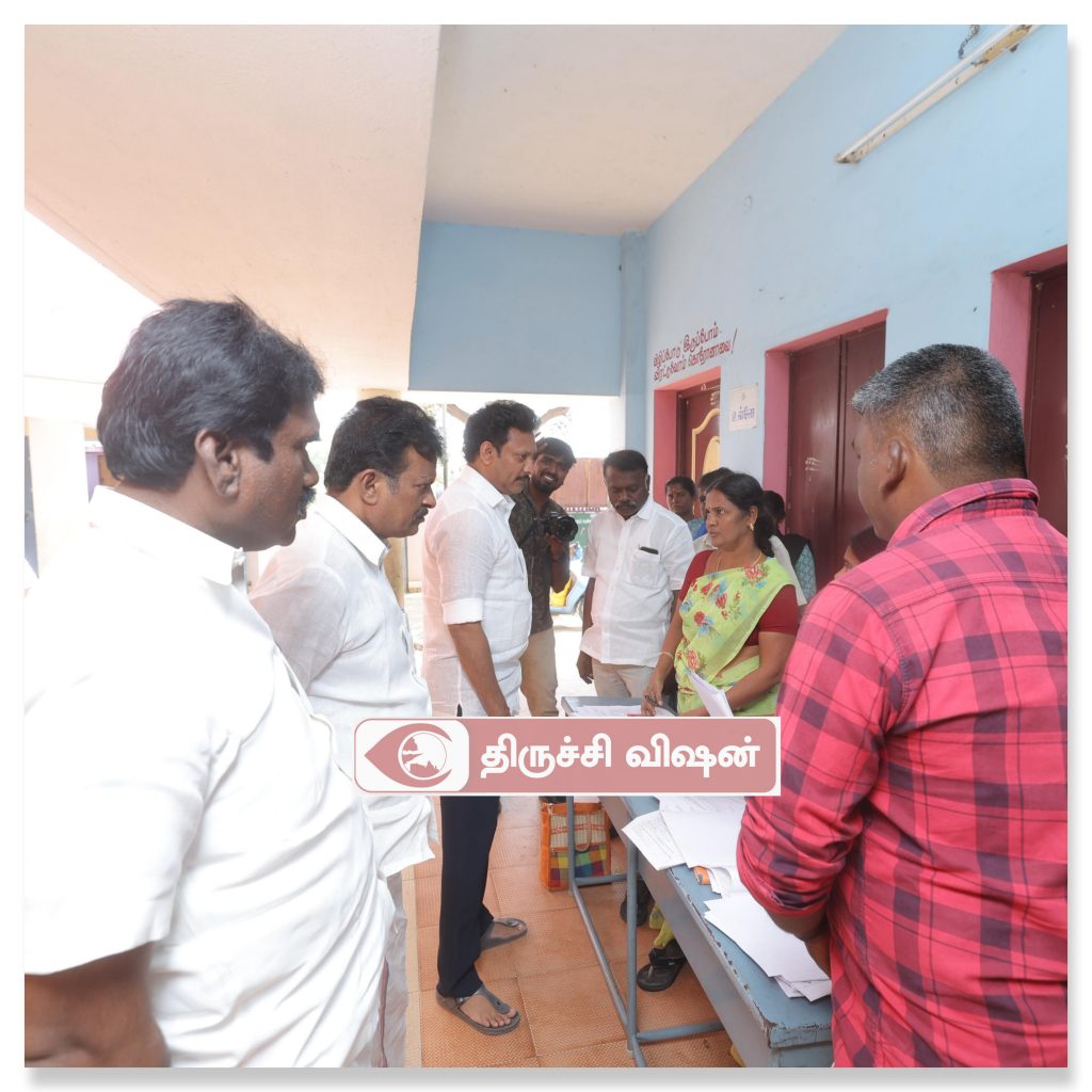 வாக்காளர் சேர்ப்பு முகாம் ஆய்வு செய்த அமைச்சர் அன்பில் மகேஸ்