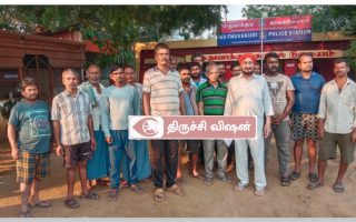 சம்பளம் வழங்காததால் துவாக்குடி காவல் நிலையம் முன் தொழிலாளர்கள் முற்றுகை