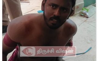 பட்டப்பகலில் வீட்டுக்குள் கத்திக்குத்து தாக்குதல் – திருடனை பிடித்து பொதுமக்கள் கட்டி வைத்தனர்