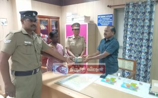 திருவெறும்பூர்: உரிய ஆவணமின்றி கொண்டு வந்த ரூ. 2.50 லட்சம் பறிமுதல் – தேர்தல் பறக்கும் படை அதிரடி!