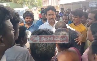 திருச்சி திமுக நிர்வாகி வெட்டி படுகொலை-அமைச்சர்  நேரில் ஆறுதல்