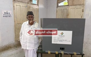 2026 தேர்தல்: குடும்பத்துடன் வந்து வாக்களித்தார் காதர் மொகிதீன்!