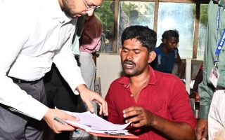 திருச்சி குறைதீர் நாள் ஆட்சியர் மாற்றுத்திறனாளிகளிடம் மனு பெற்றார்