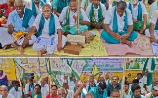 மேகதாது ஆணையம் கைவிட, கடன் ரத்து கோரி திருச்சியில் விவசாயிகள் உண்ணாவிரதம்